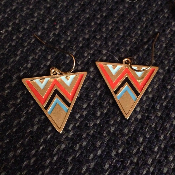 Tribal/Chevron necklace and earring set - Picture 3 of 4
