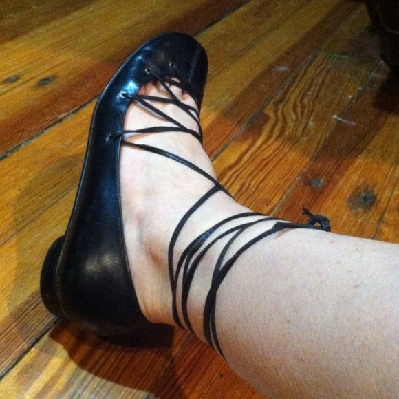 Nine West Black Leather Ghillie Inspired Shoes - Picture 3 of 4