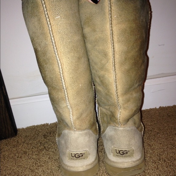 Tall sand colored uggs - Picture 4 of 4