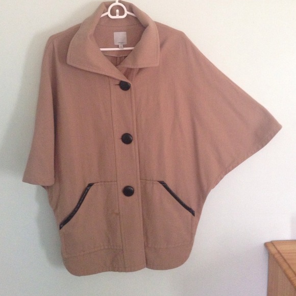 Halogen Button Down Cape in Caramel