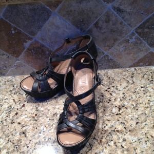 REDUCED! 7.5 M/W NEW BORN WEDGE PLATFORM SANDALS