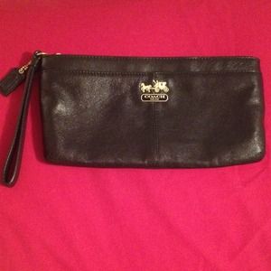 Coach clutch (authentic) 💟