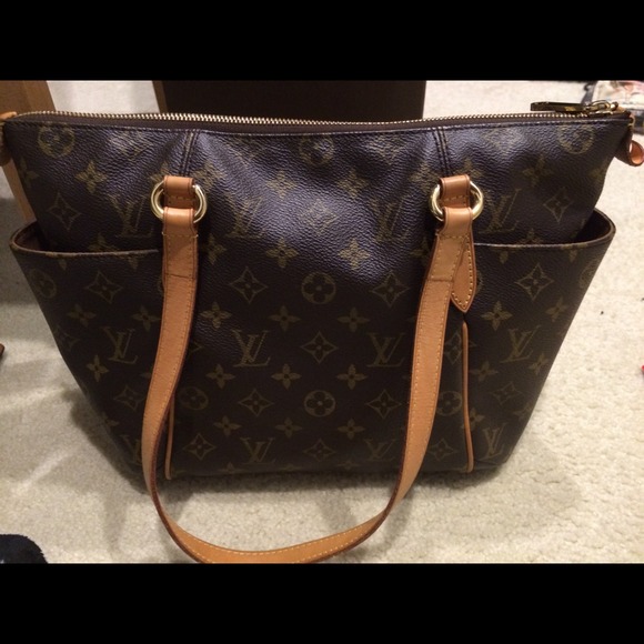 Louis Vuitton "Totally PM" purse- excellent condi