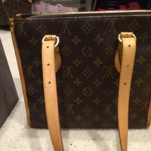 Louis Vuitton purse, good condition. Perfect size
