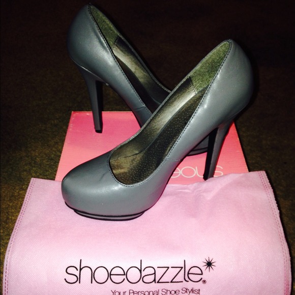 Beautiful gray heels - Picture 2 of 4