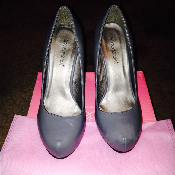 Beautiful gray heels - Picture 3 of 4