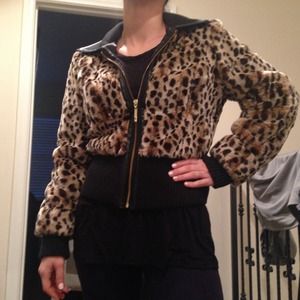 Leopard print warm GUESS jacket!