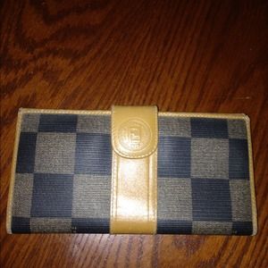 ⬇️Authentic Fendi Wallet