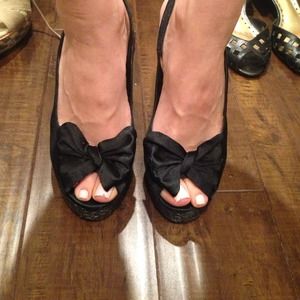 Black bow super cute BCBG GENERATION heels.