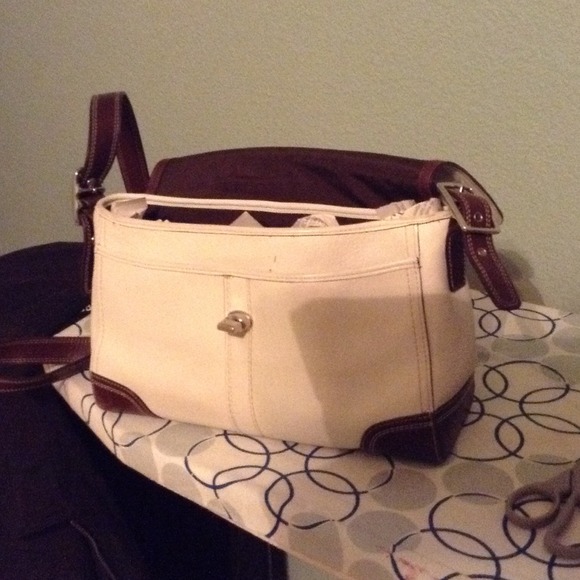 Coach - Picture 2 of 4