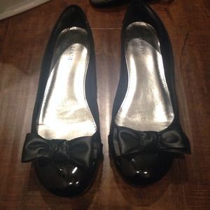 Black bow ALFANI flats!