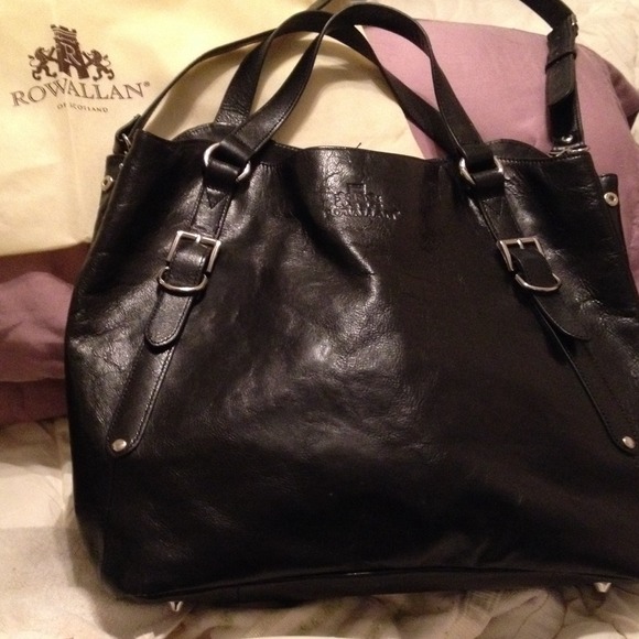 2 Handbags with dust bag BUMDLED
