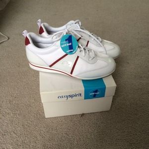 💛NWT Easy Spirit Sneakers 💛