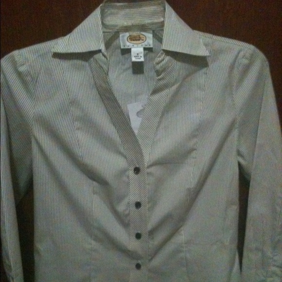 FREE AMERICAN EAGLE SKIRT IF U BUY  BLOUSE FOR $34