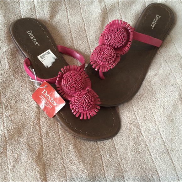 💛NWT Pretty Rose colored Sandals💛