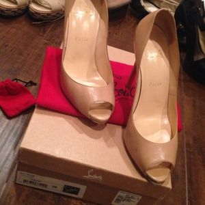 FLO AUTHENTIC CHRISTIAN LOUBOUTINS in beigh!