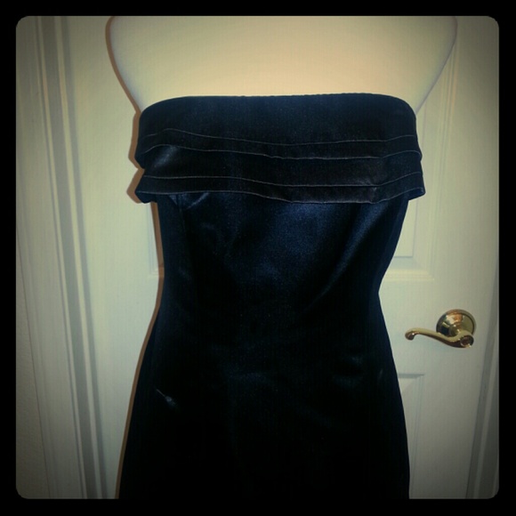 Strapless dress w/ pockets