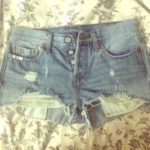 High waisted distressed Levi's shorts