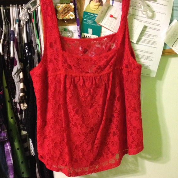 6 Degrees red lacy tank top