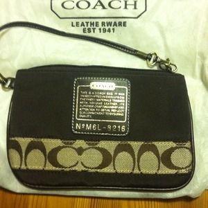 💢Reduced💢 Large Coach wristlet with dust bag