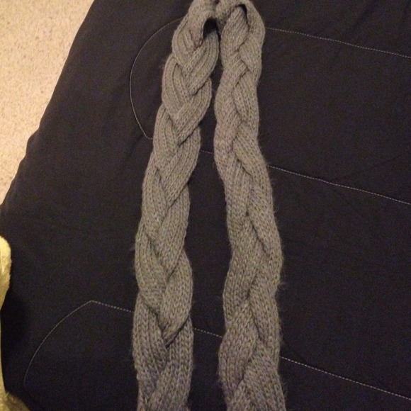 Scarf - Picture 2 of 4