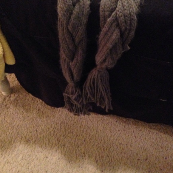 Scarf - Picture 3 of 4