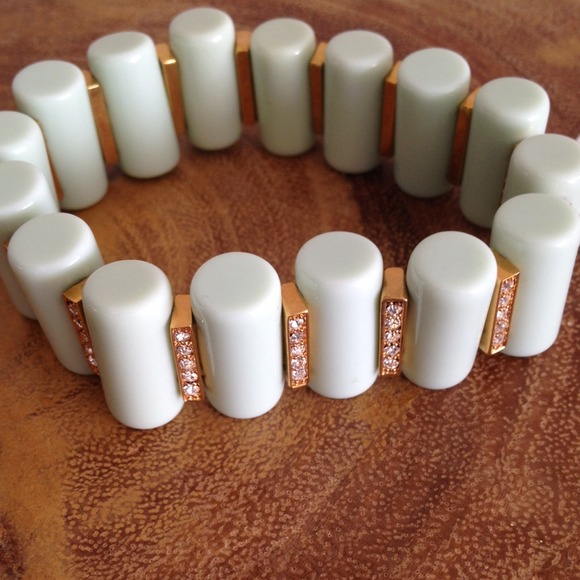 Mint Acrylic Bead Bracelet - Picture 2 of 3