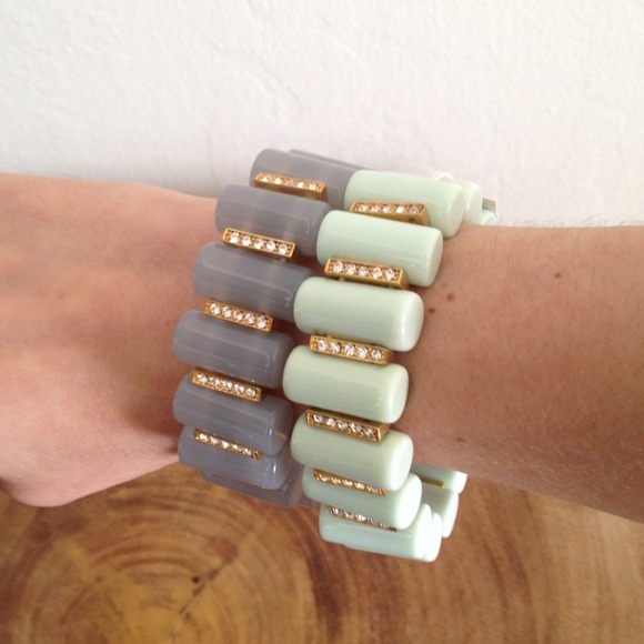 Mint Acrylic Bead Bracelet - Picture 3 of 3