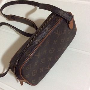 Vintage style Monogram cross body bag