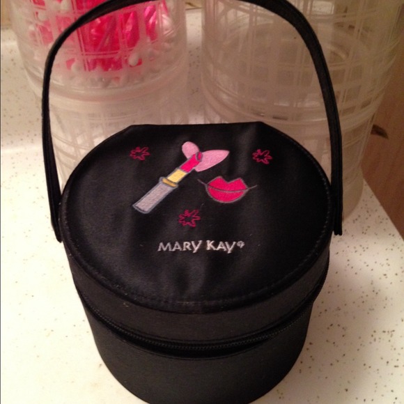 Cute Zippered Mary Kay Cosmetics Box