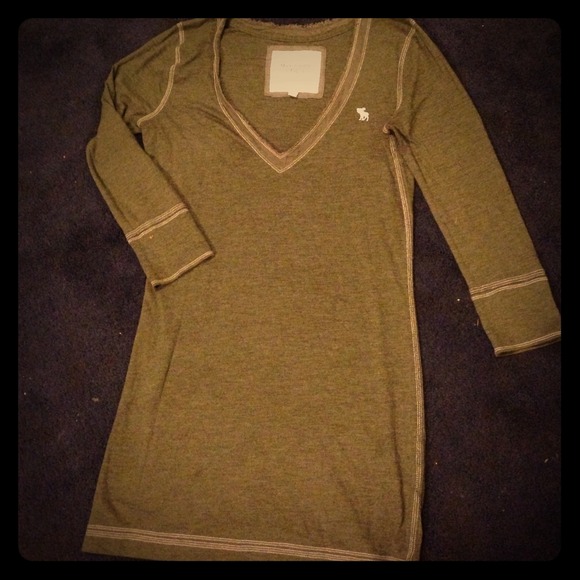 Small Abercrombie&Fitch forest green half sleeve