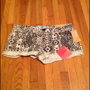 Mossimo shorts. Size 5