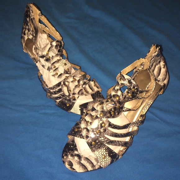 ⚡️SOLD⚡️Gorgeous Lil heels