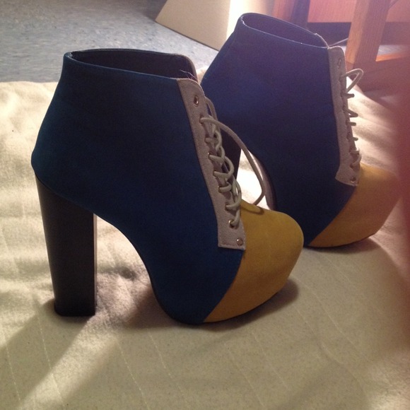 Brand NEW  Booties with Chunky Heel - Picture 4 of 4