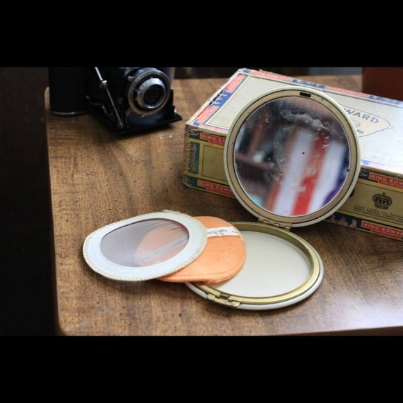 Large vintage compact mirror