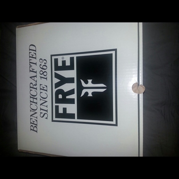 Frye Billy Short - Picture 4 of 4