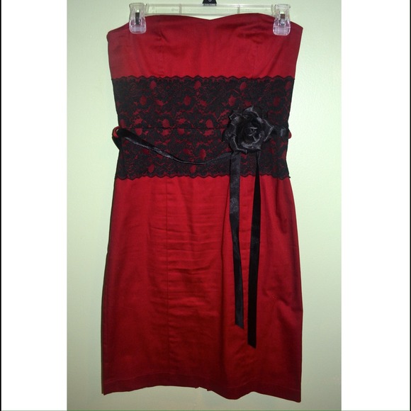 Forever 21 - Red Strapless Dress with Lace Bodice - Picture 1 of 1