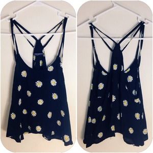 ⛔️SOLD⛔️ Brandy Melville Daisy Cropped Tank Top