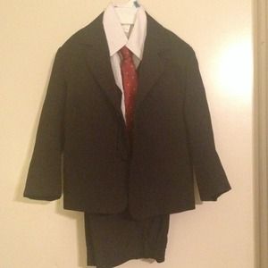 Boys size 5 suit. Black red tie never worn
