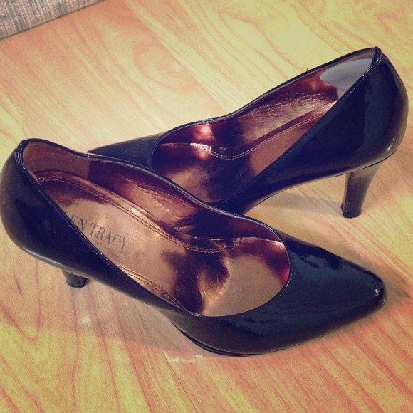 Black pumps classic