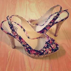 Flower pattern heel