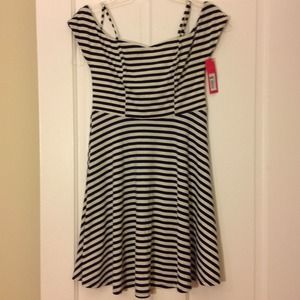 Meduim black/white stripes