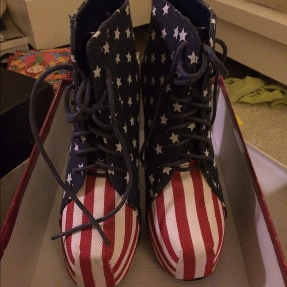 Platform booties. - Picture 2 of 4