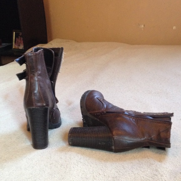 High heel boots