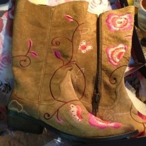 REDUCED! Suede embroidered Cowgirl boots!