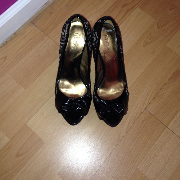 🚫SOLD IN BUNDLE 🎉🎊HOST PICK Guess PUMPS - Picture 2 of 3