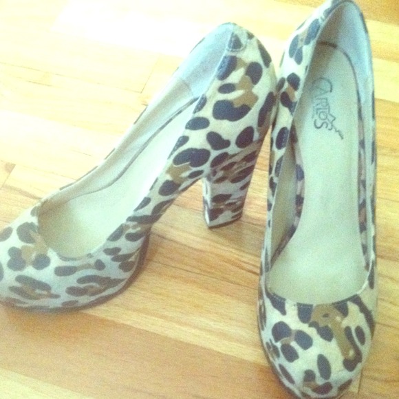 Carlos Santana Leapord chunky heels