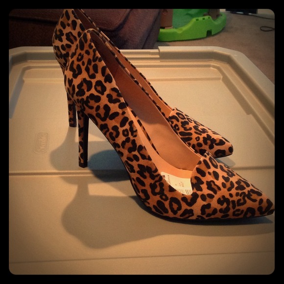 Leopard print heels NWT