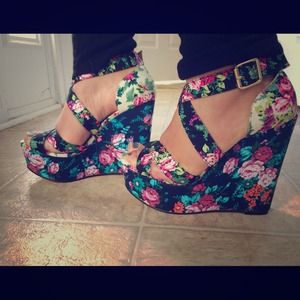 Aldo wedges 💕 🚫on hold 🚫