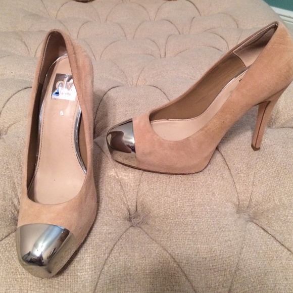 Dolce Vita Nude Suede Pumps